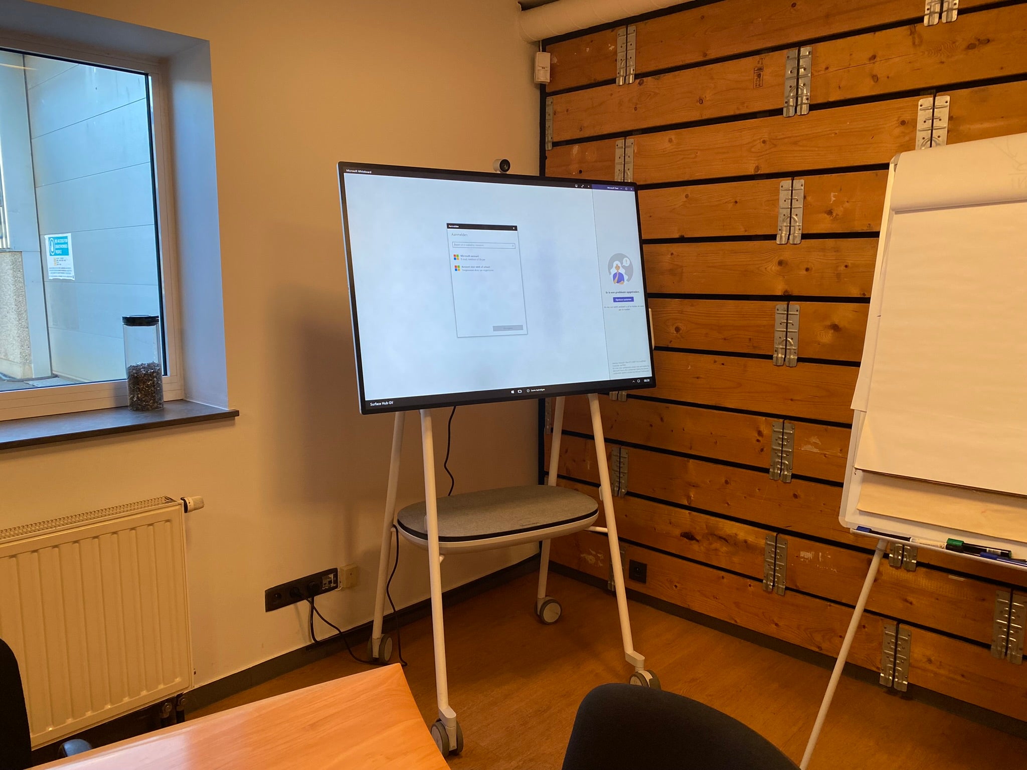 Microsoft Surface Hub 2S - 50 inch - All-In-One - ZICHTBARE GEBRUIKSSPOREN